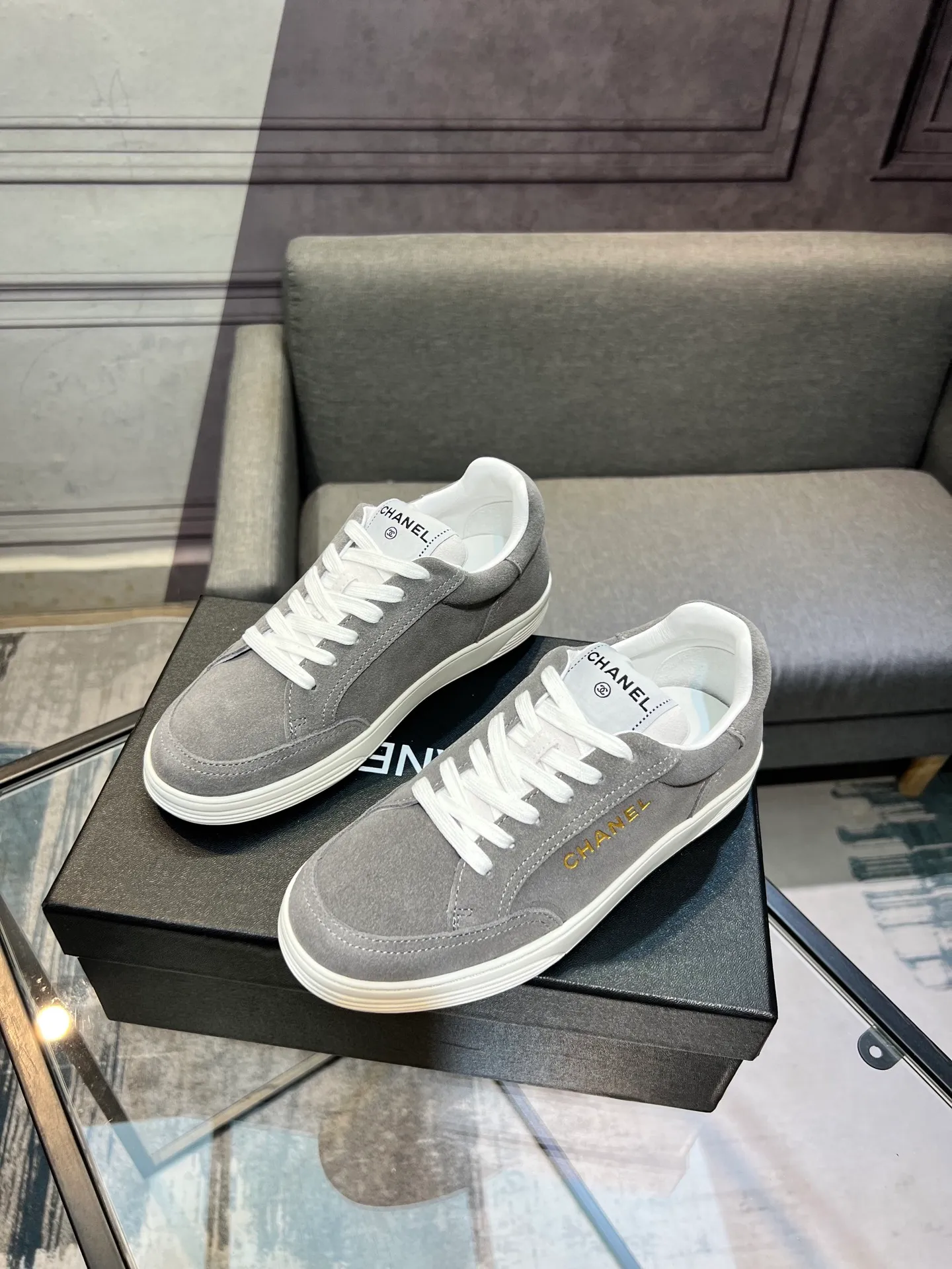 Men's men's shoes 💰620 Exclusive real shot (top version) CHANEL Chanel's new panda sneakers Panda shoes Chanel 2025ss color matching thick-soled casual sports shoes sneakers Counter synchronization The counter is very popular Very difficult to buy a shoe The most popular thick-soled panda shoes on the Internet It is obvious that Xiaoxiang control cannot miss it Simple and versatile white shoes that have both good looks and comfort Thick sole increases height, is super versatile and can be worn with eyes closed😍 Whoever wears it will look better. Upper: calfskin. Lining: imported sheepskin lining. Outsole: TPU original outsole. Size: 35-44 (41 for women, 40 for men, custom made).
